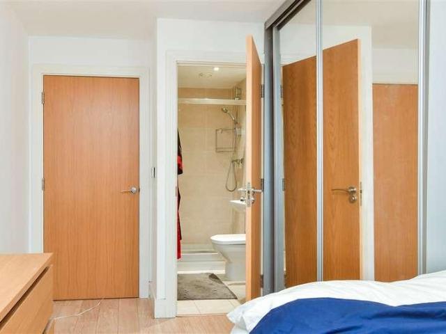 2 bed flat for sale