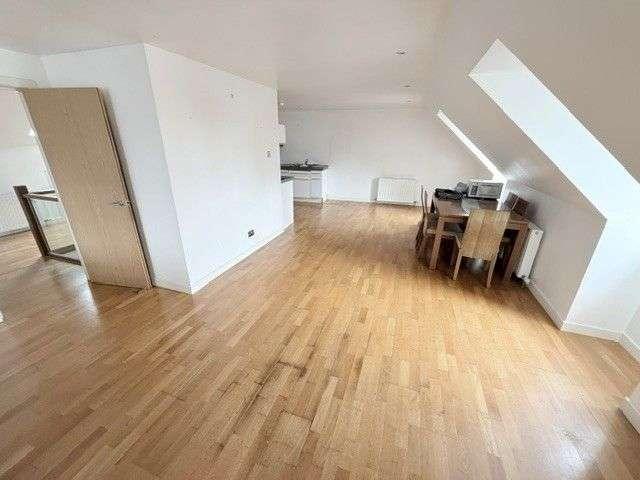 2 bed flat for sale