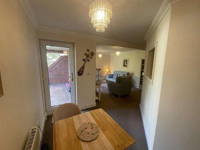 2 bed flat for sale