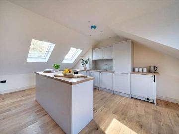 2 bed flat for sale