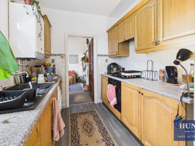 2 bed flat for sale