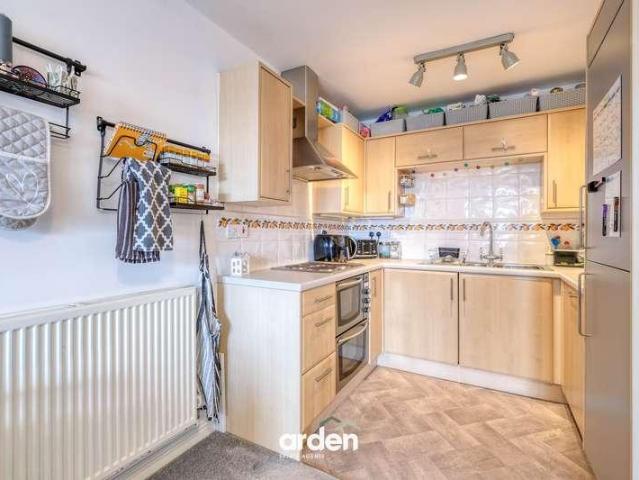 2 bed flat for sale