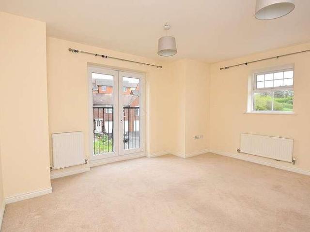 2 bed flat for sale