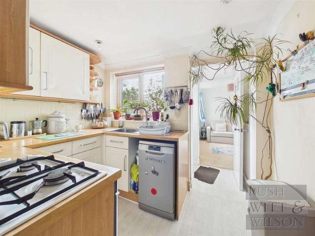 2 bed flat for sale