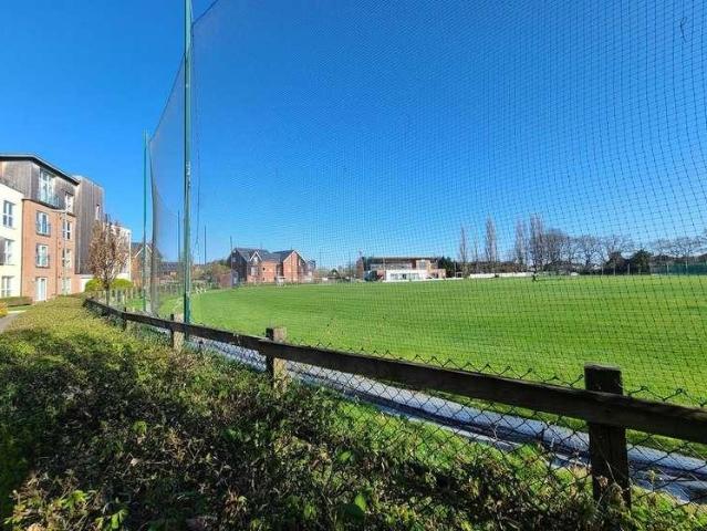 2 bed flat for sale