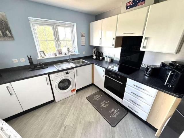 2 bed flat for sale
