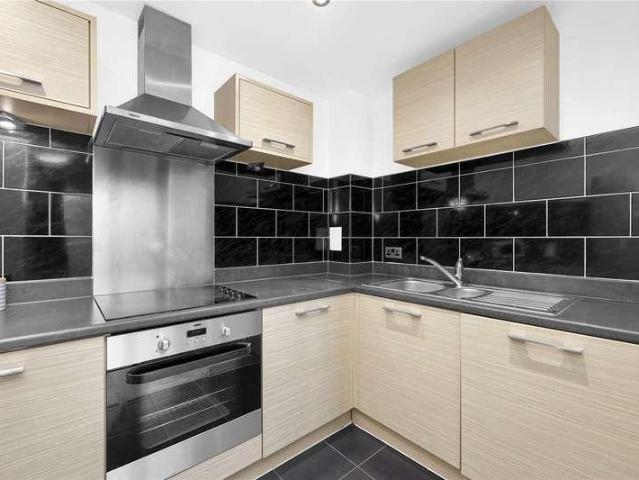 2 bed flat for sale