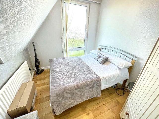 2 bed flat for sale