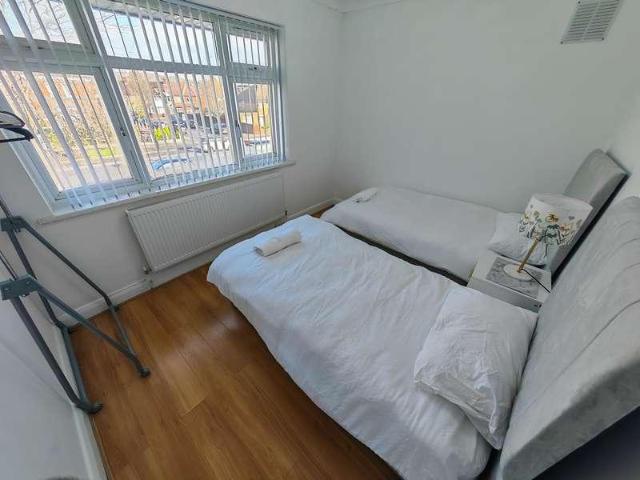 2 bed flat for sale