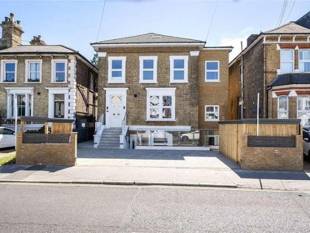 2 bed flat for sale