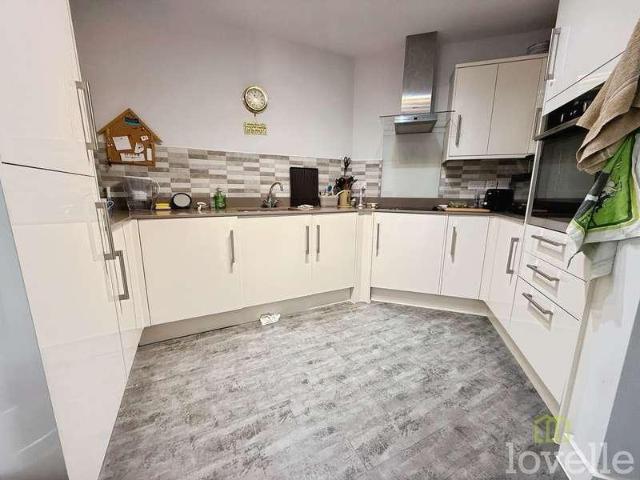 2 bed flat for sale