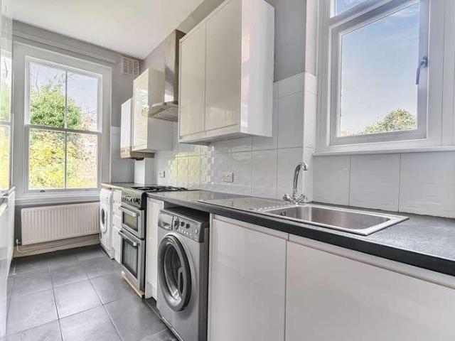 2 bed flat for sale