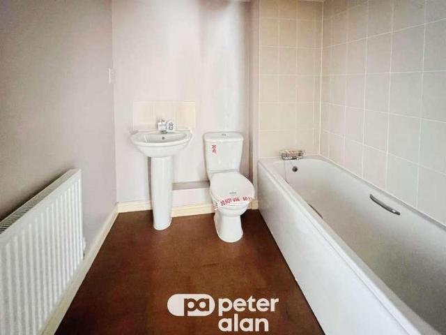 2 bed flat for sale