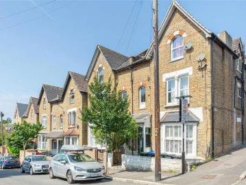 2 bed flat for sale