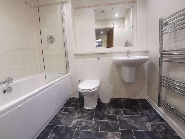 2 bed flat for sale