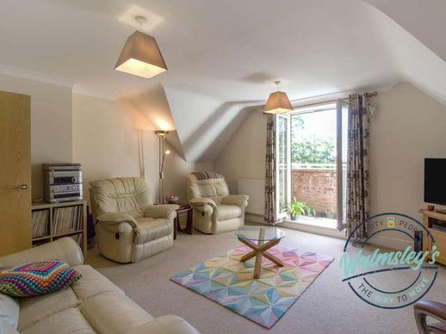 2 bed flat for sale