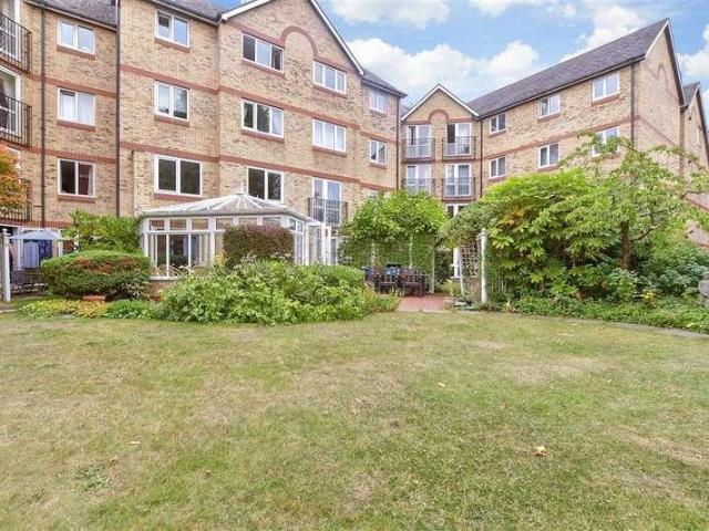 2 bed flat for sale