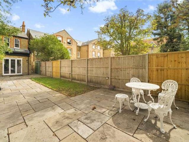 2 bed flat for sale