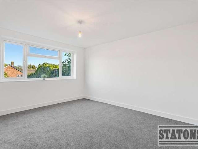 2 bed flat for sale