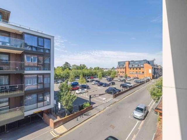 2 bed flat for sale