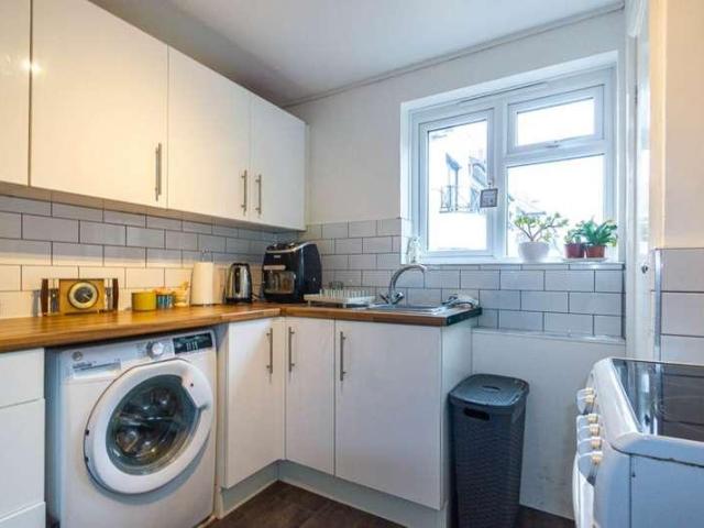 2 bed flat for sale