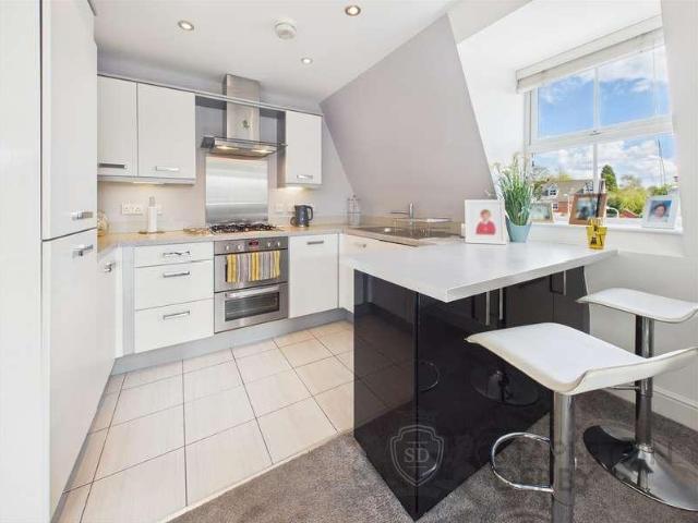 2 bed flat for sale