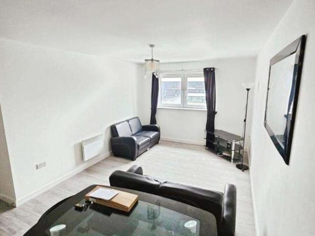 2 bed flat for sale