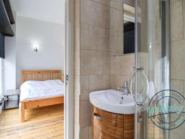 2 bed flat for sale