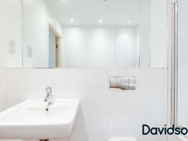 2 bed flat for sale