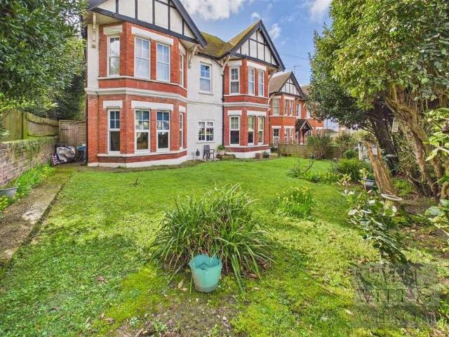 2 bed flat for sale
