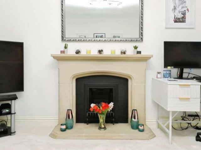 2 bed flat for sale