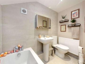 2 bed flat for sale