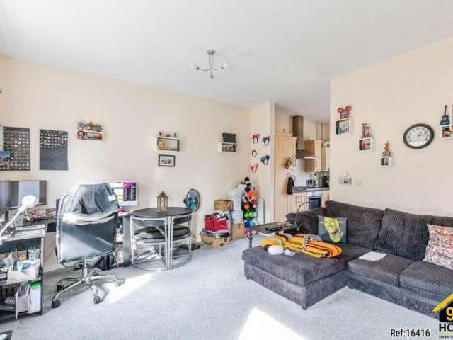 2 bed flat for sale