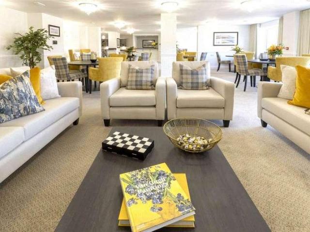 2 bed flat for sale