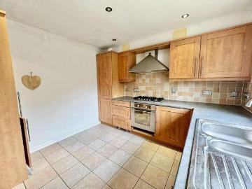 2 bed flat for sale