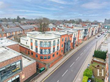 2 bed flat for sale