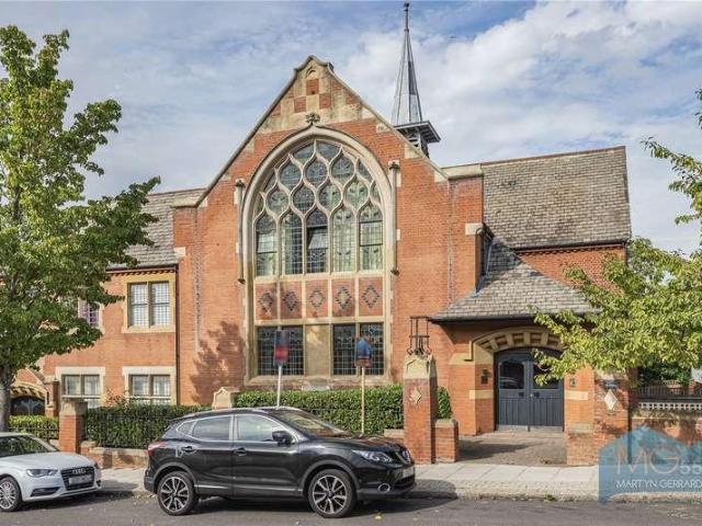 2 bed flat for sale