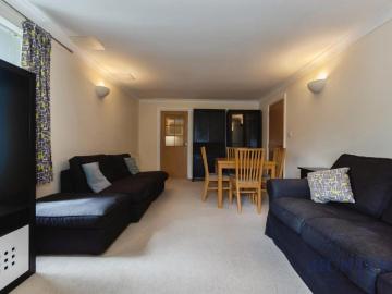 2 bed flat for sale