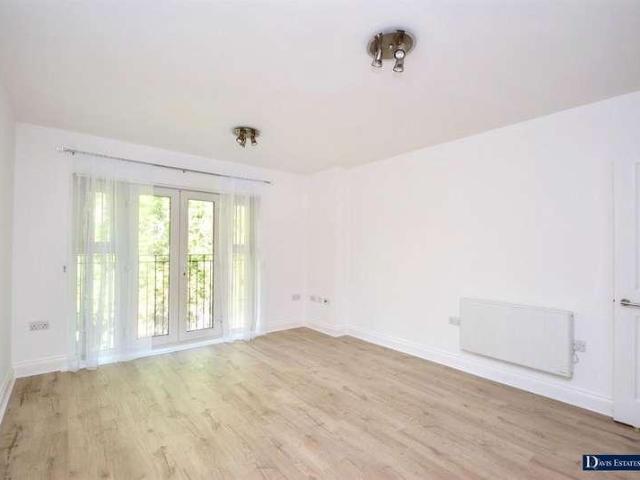 2 bed flat for sale