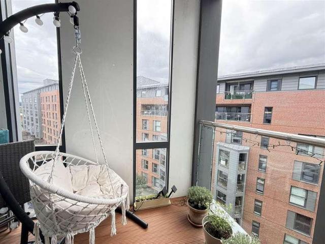 2 bed flat for sale