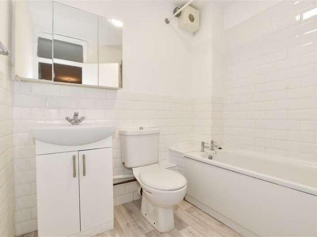 2 bed flat for sale