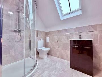 2 bed flat for sale
