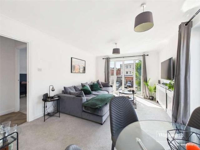2 bed flat for sale