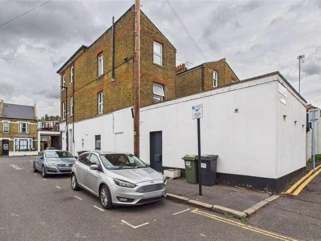 2 bed flat for sale
