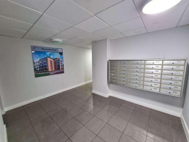 2 bed flat for sale