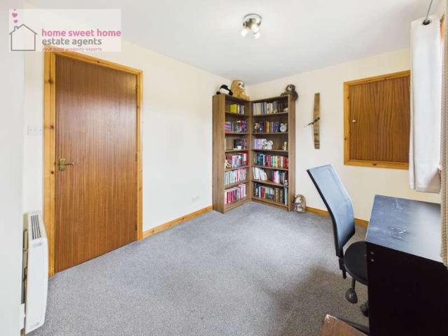 2 bed flat for sale