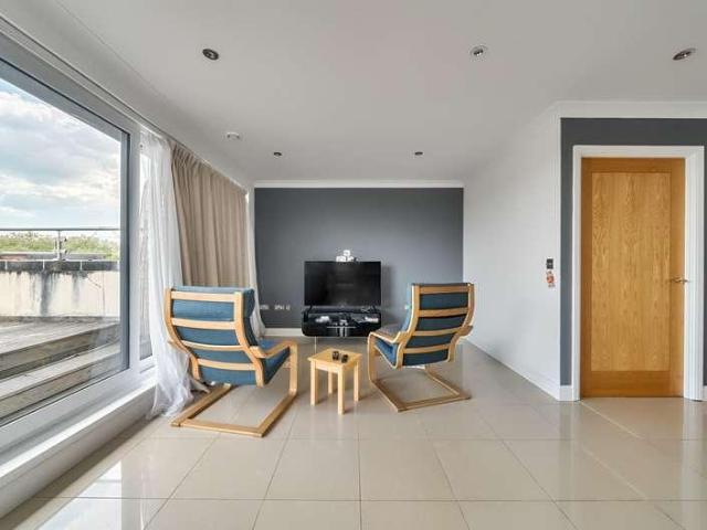 2 bed flat for sale