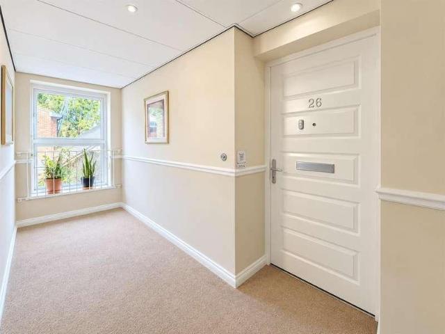 2 bed flat for sale