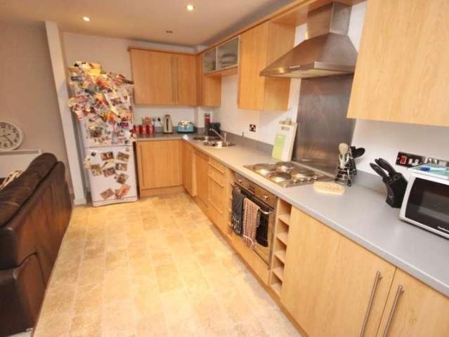 2 bed flat for sale
