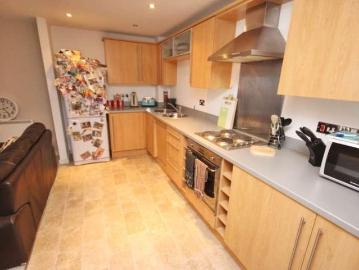 2 bed flat for sale